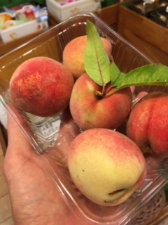 桃の丸かじりがおすすめです フルーツゼリーや高級ゼリー おいしいフルーツの通販 お店ではかき氷 スムージーなど 大阪の山口果物